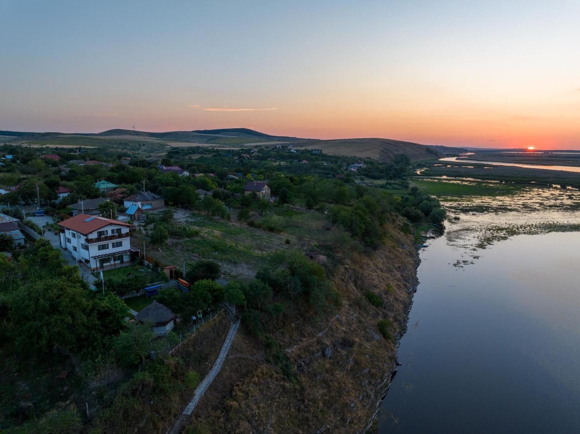 Laguna Nuferilor Habitat Somova Esterno foto