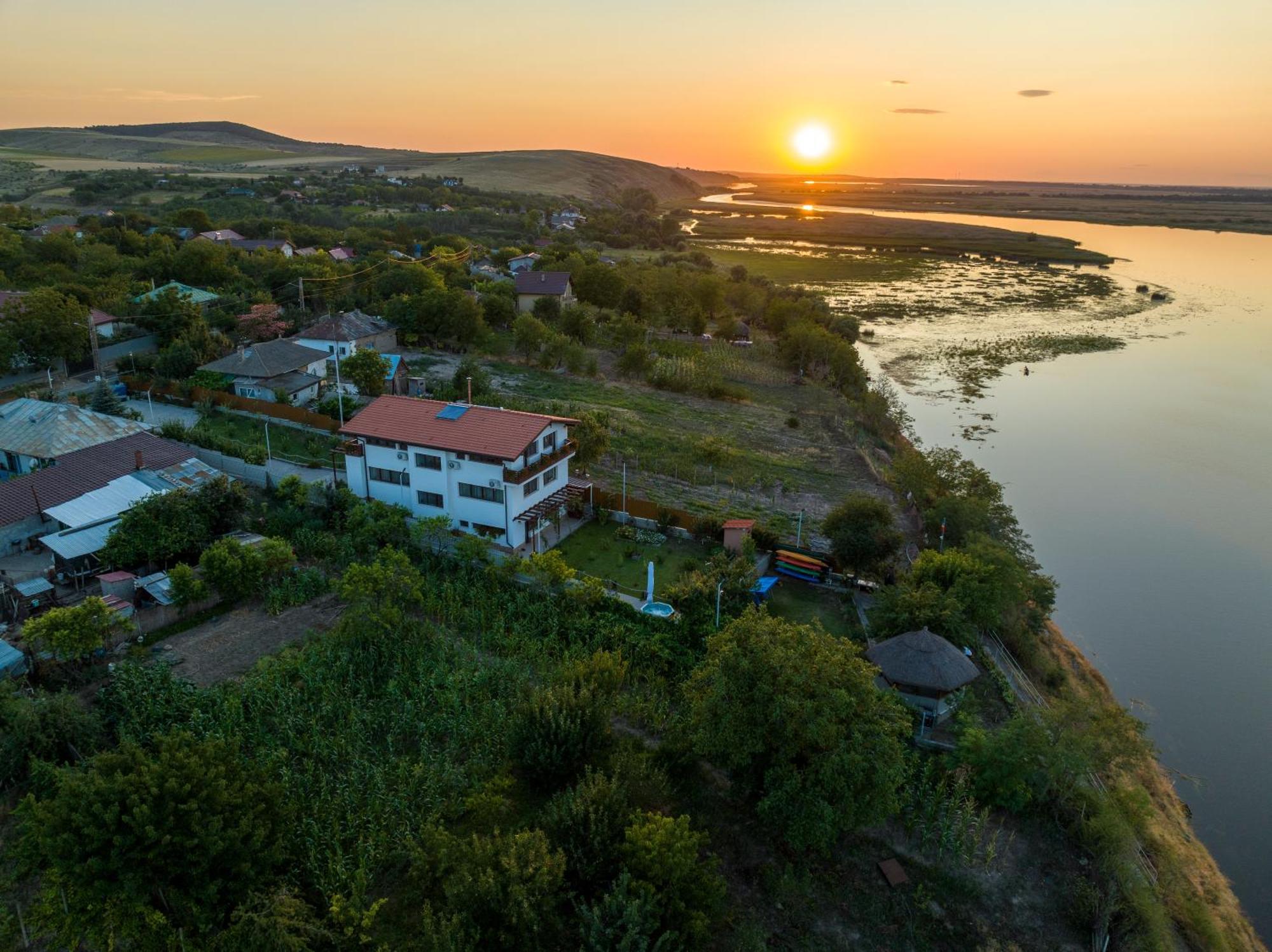 Laguna Nuferilor Habitat Somova Esterno foto